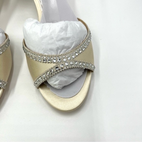 Badgley Mischka Size 9 Gillian Jeweled Ivory Satin Dress Sandal Heels Pumps - Picture 6 of 15